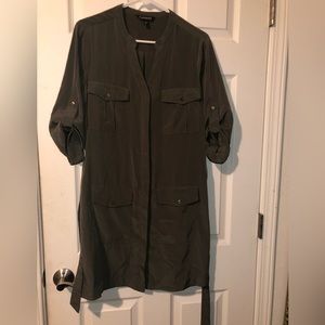Beautiful button up 4 pocket EXPRESS dress with belt Sz. L